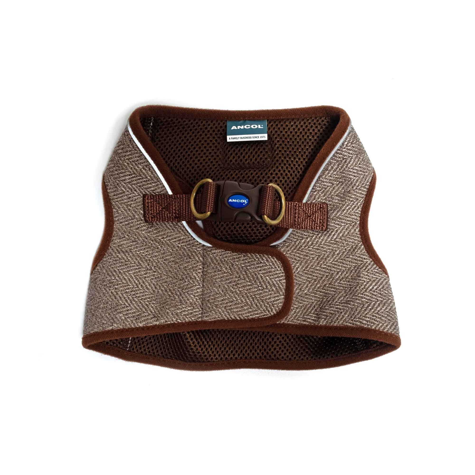 Back of the herringbone step-in harness showing the D-ring and fastening