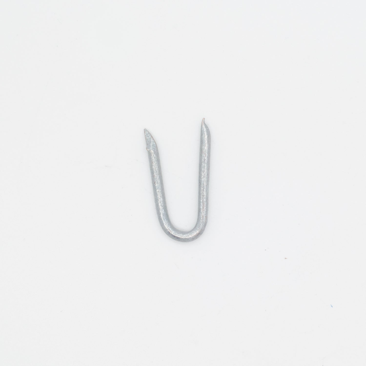 Single Challenge 30mm zinced U-shaped netting staple