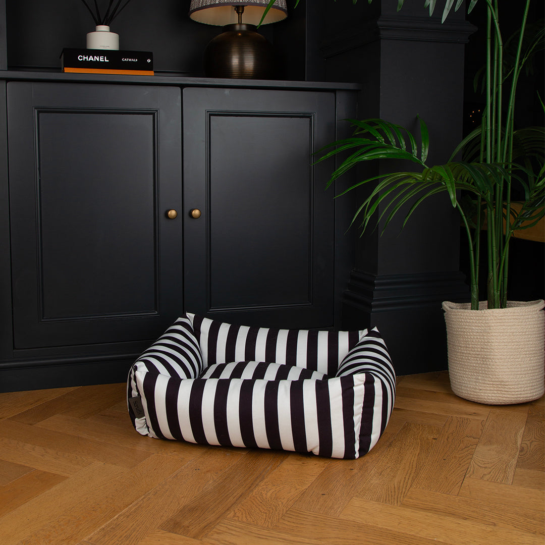 Scruffs Amalfi Box Bed Medium Black Stripe 60 x 50 x 18 cm