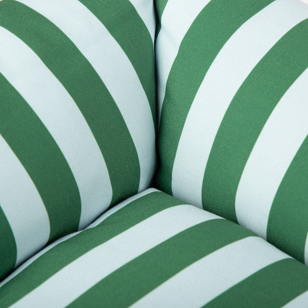 Scruffs Amalfi Box Bed Extra Large Green Stripe 90 x 70 x 18 cm.