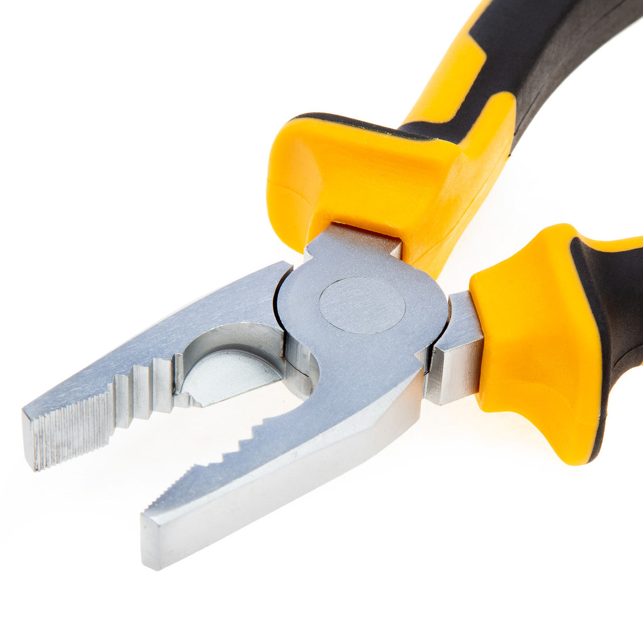 Side view of the XTrade combination pliers head with gripping teeth and cutting edges