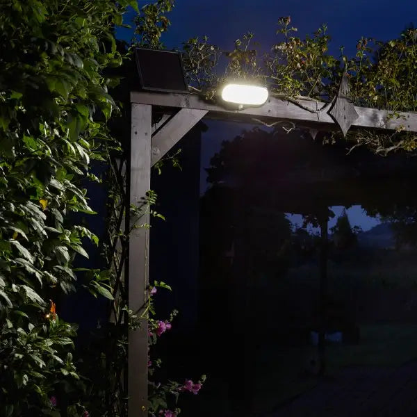 Smart Garden PIR 500L Solar Floodlight – 500 Lumen Motion Sensor Light